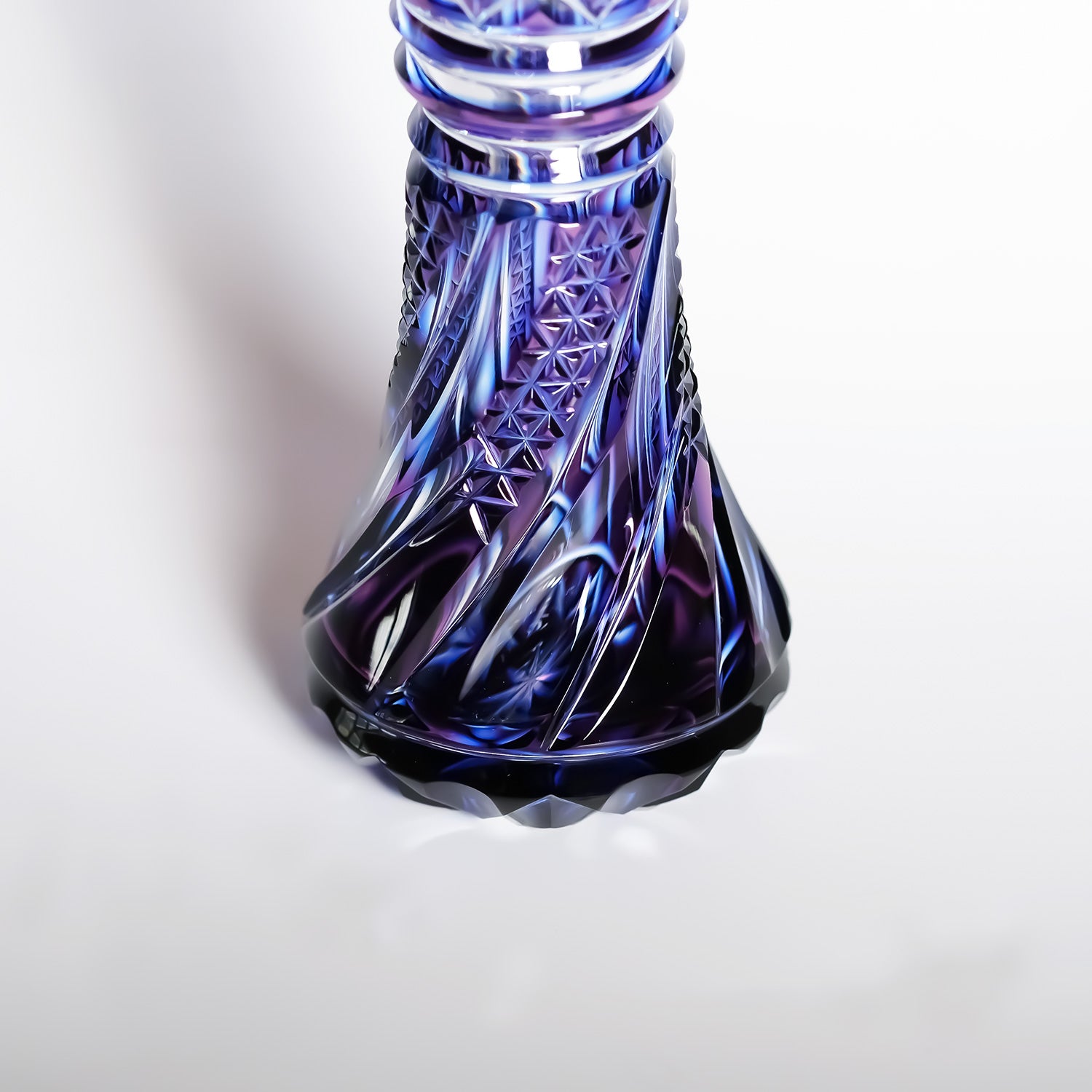 島津薩摩切子】 二色衣 花瓶 舞姫 – ㈱島津興業 島津薩摩切子